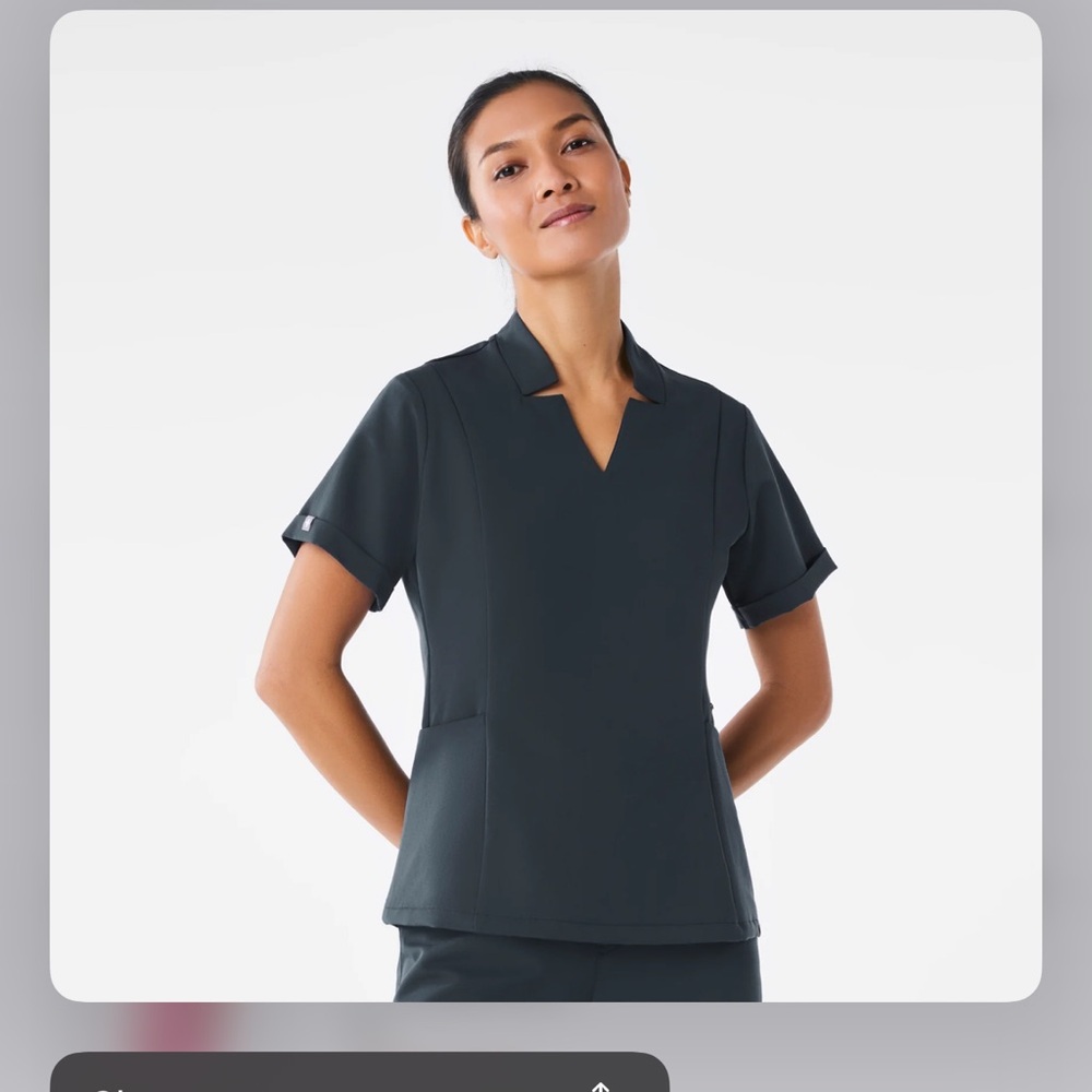 Figs Women's Dark Harbor Inala - Slim Scrub Top
$34.90
L - Dark Harbor